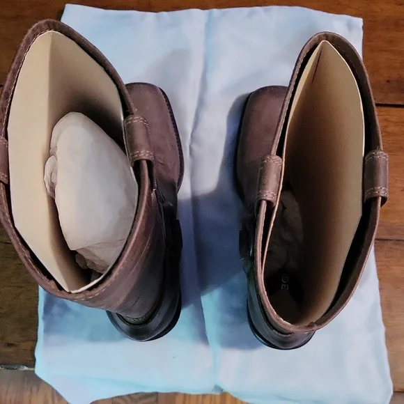 Women's Brown Leather Boots. BCBGirls. SZ 81/2 - Picture 8 of 8